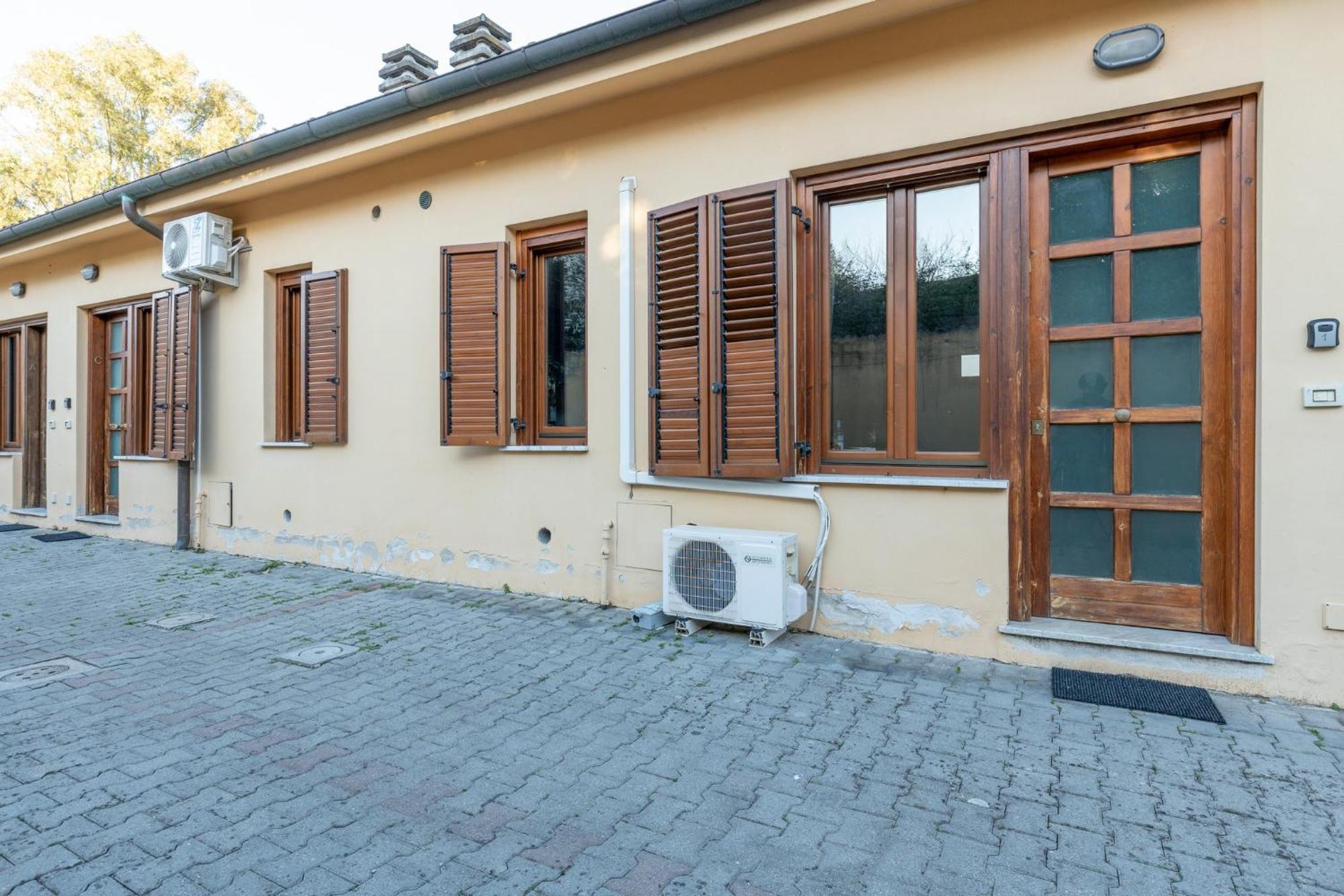 Four Shades Of Pisa Apartments Exterior photo