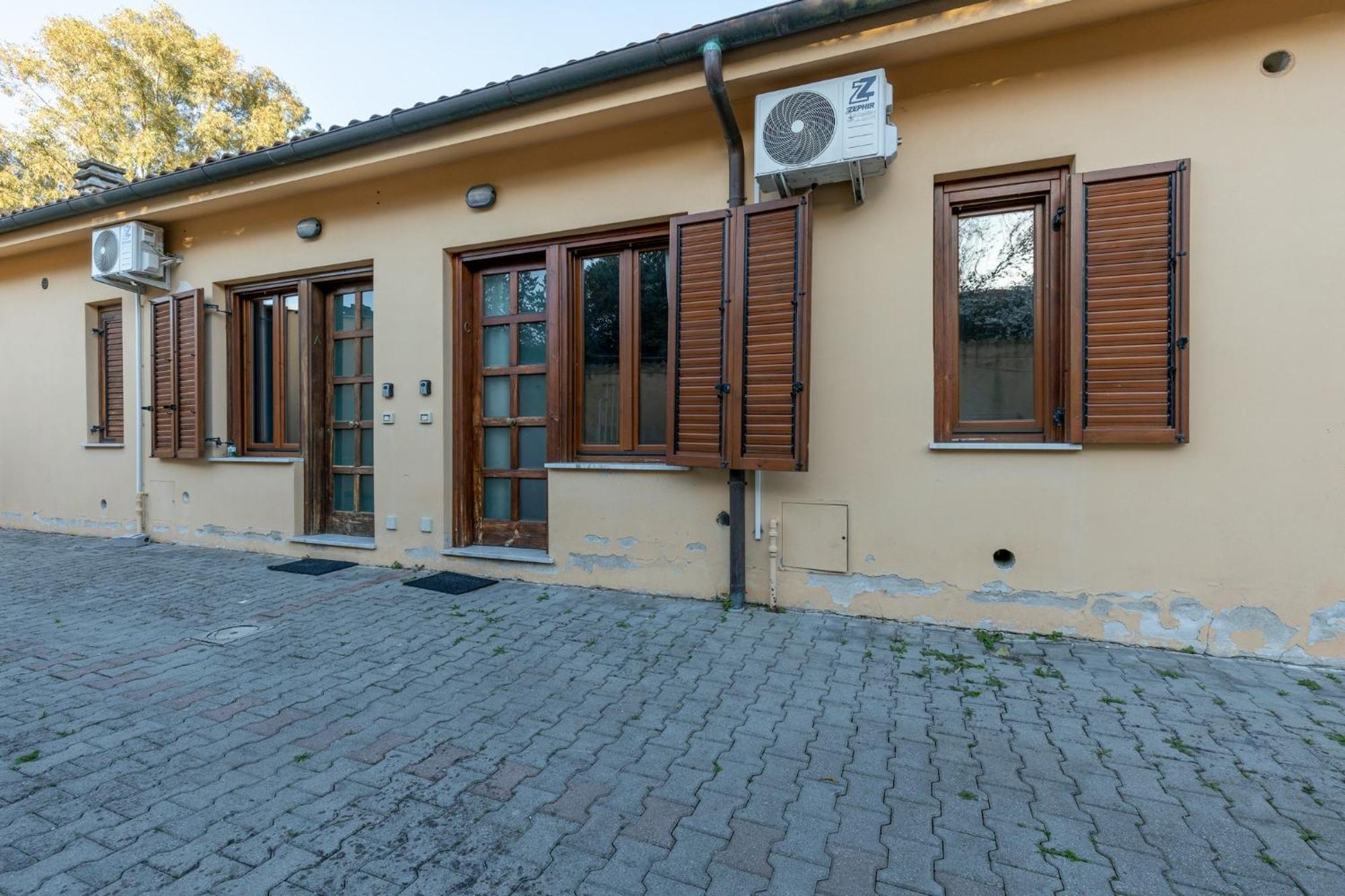 Four Shades Of Pisa Apartments Exterior photo